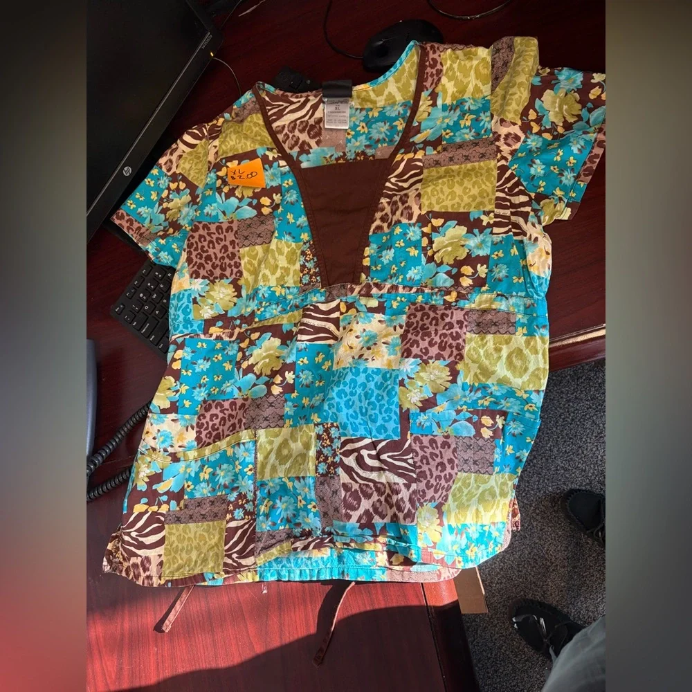 Scrub top - Picture 1 of 1